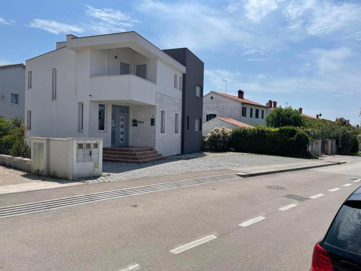 Apartments Peti Pula Exterior photo