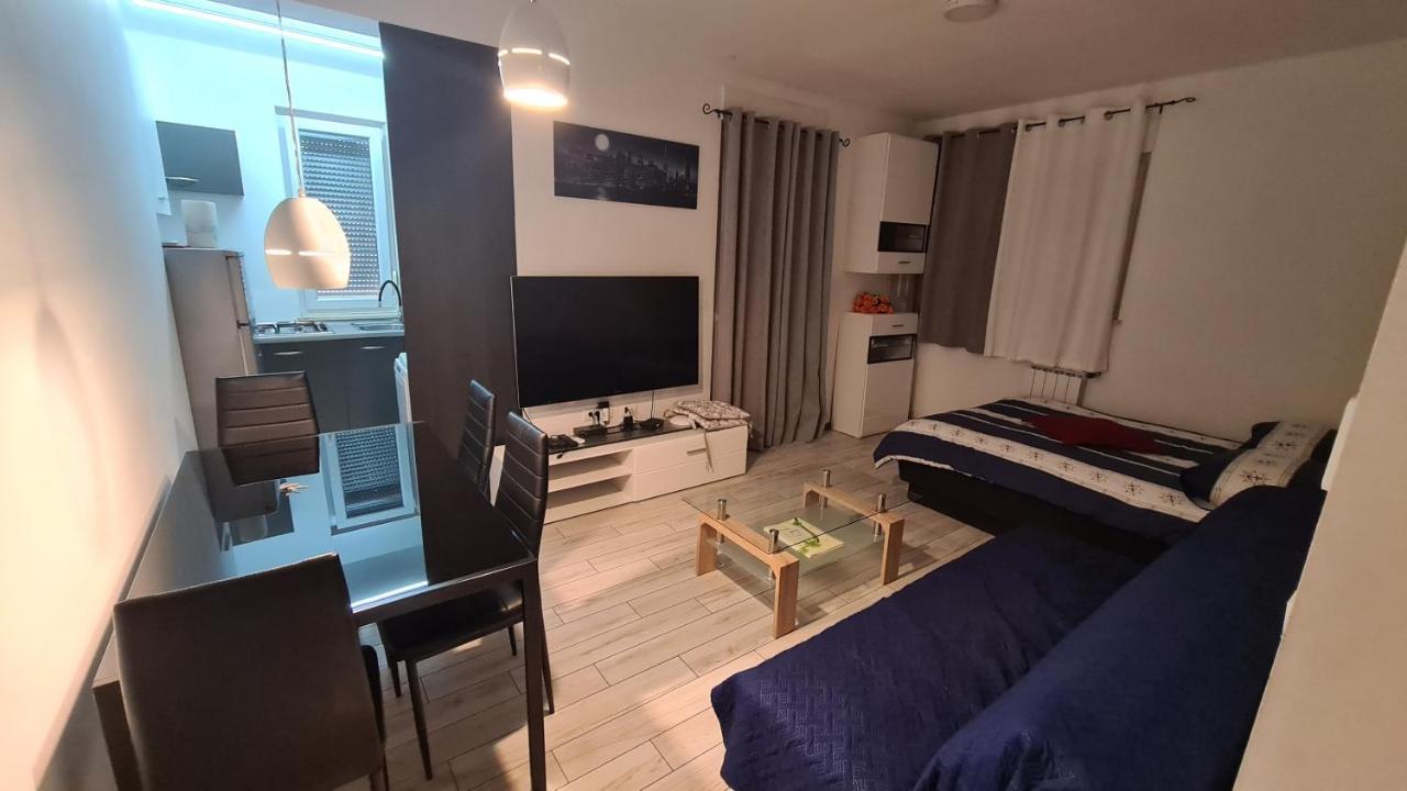 Apartments Peti Pula Exterior photo