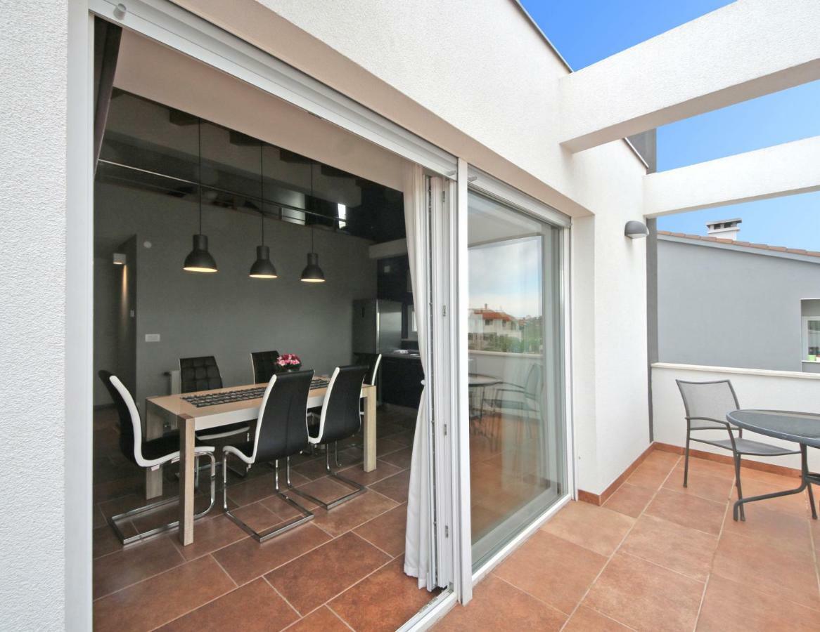 Apartments Peti Pula Exterior photo